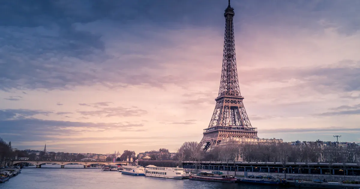 Vue panoramique de Paris avec la Tour Eiffel