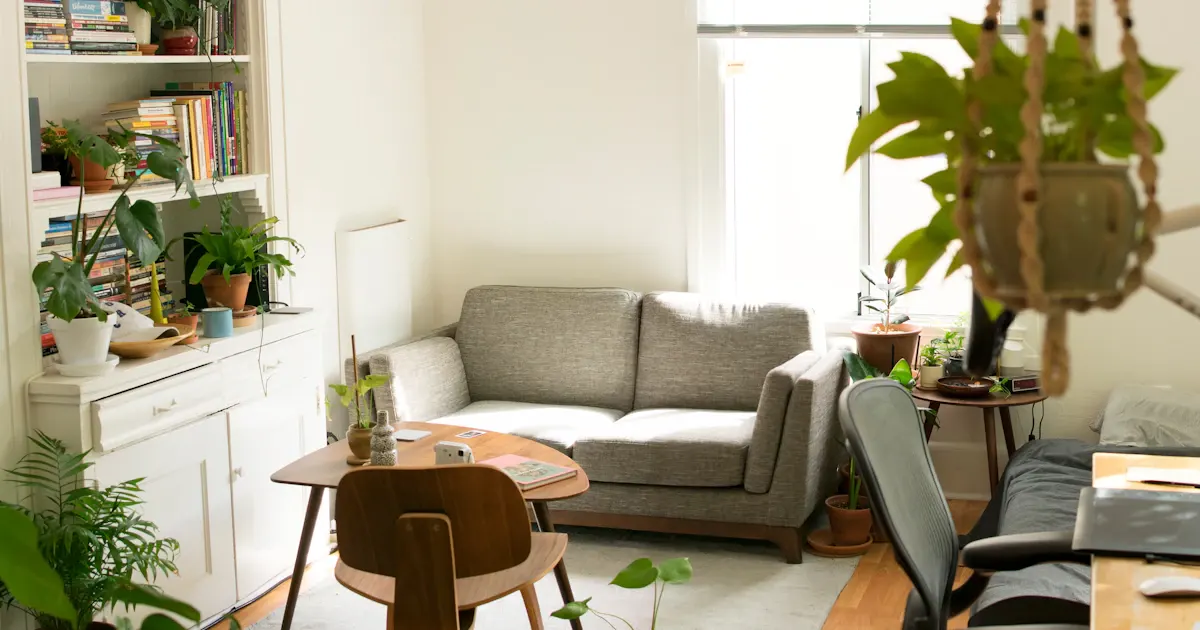Appartement lumineux avec vue sur Montpellier, salon avec grandes fenêtres